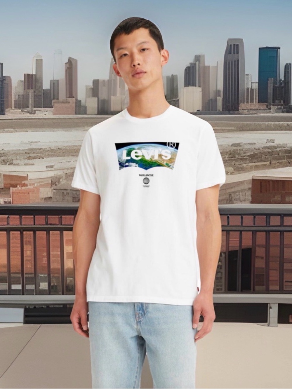 Levi's Men’s Size Large Classic Graphic T-Shirt. White. New with Tags.